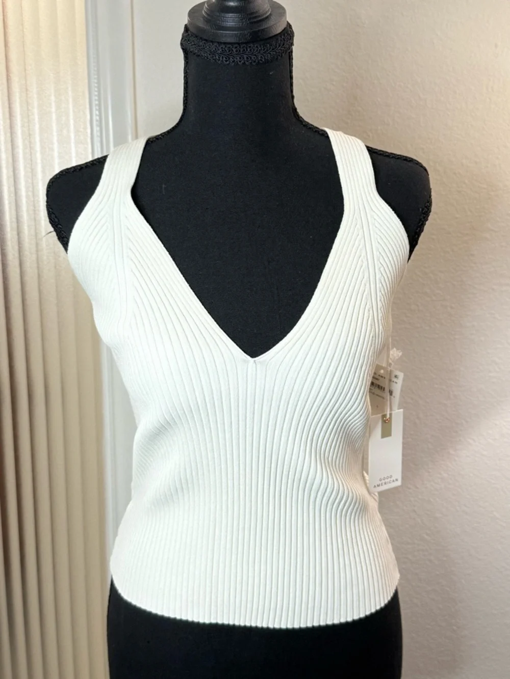 Good American Cream Ribbed V-Neck Tank - Picture 1 of 5